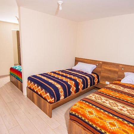 The Traveler Hostel โอตาวาโล ภายนอก รูปภาพ